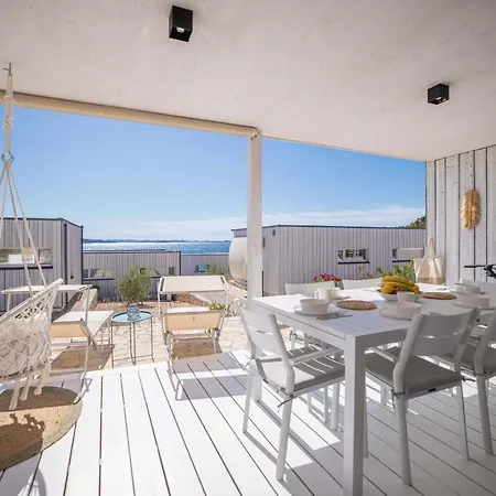 Buqez Eco - Beach 12 - Seaview Villa Pakostane